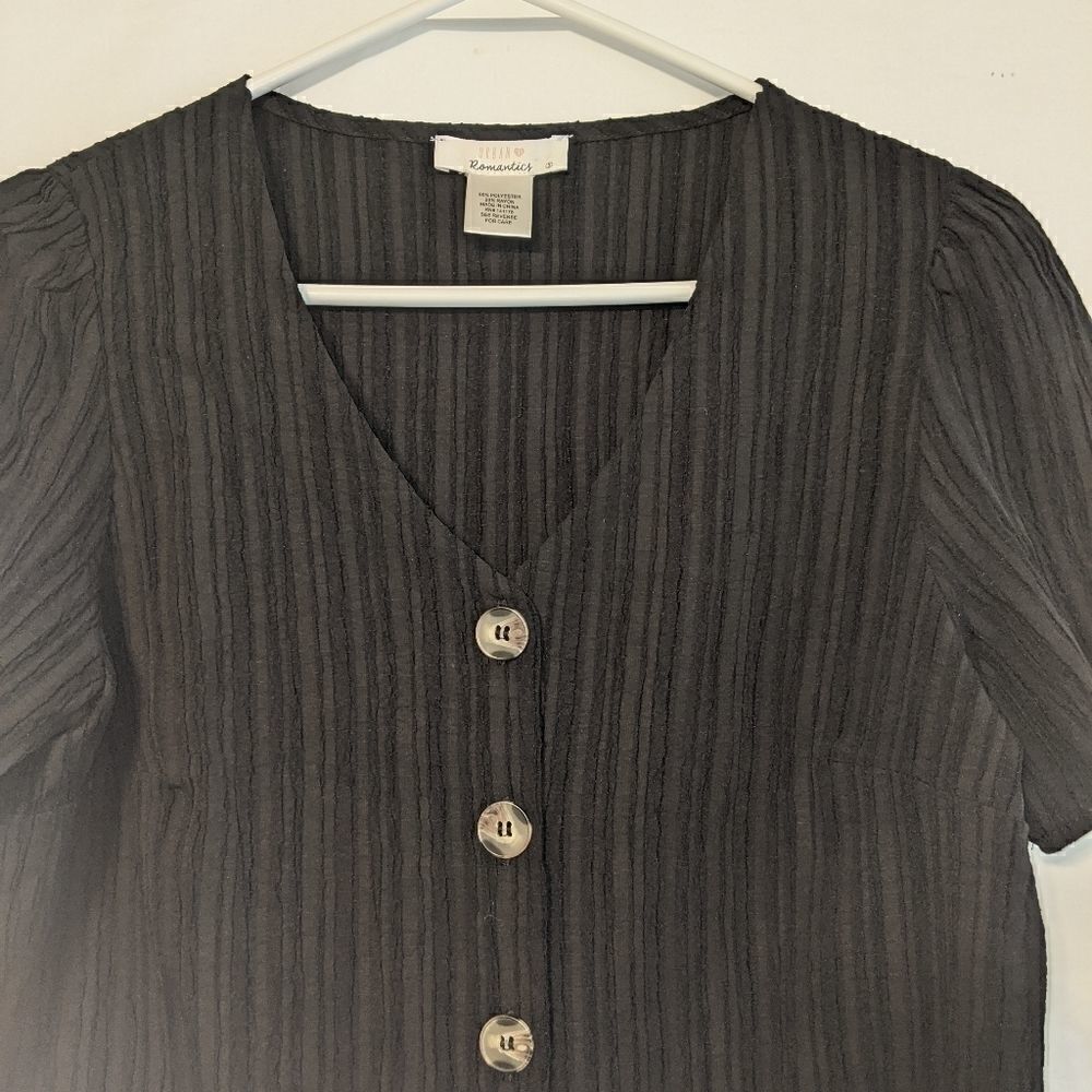 ‎Urban Romantics Cropped Tortoise Shell Button Down - Picture 7 of 7